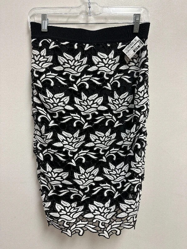 Women's Thermal Ruffle Skirts-Skirt Mini & Short By Ann Taylor In Black & White, Size: 2